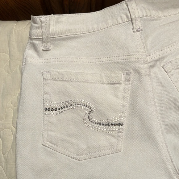 Gloria Vanderbilt white size 6 capris - Picture 10 of 10